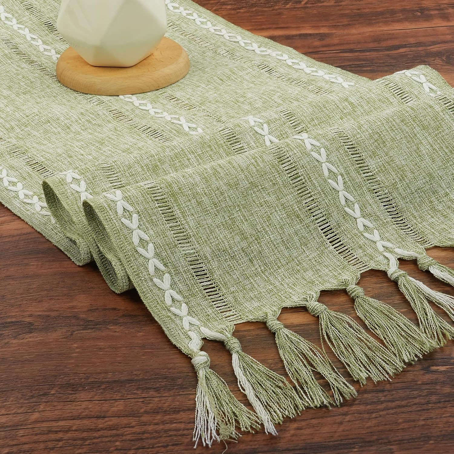 BSBUY Tablecloth Tassel Table Runner, Spring Kitchen Dining Table Decoration Boho Rectangular Crochet Lace Mesh Table Runner, Rustic Farmhouse Table Runner for Holiday Party and Everyday Use(Green)
