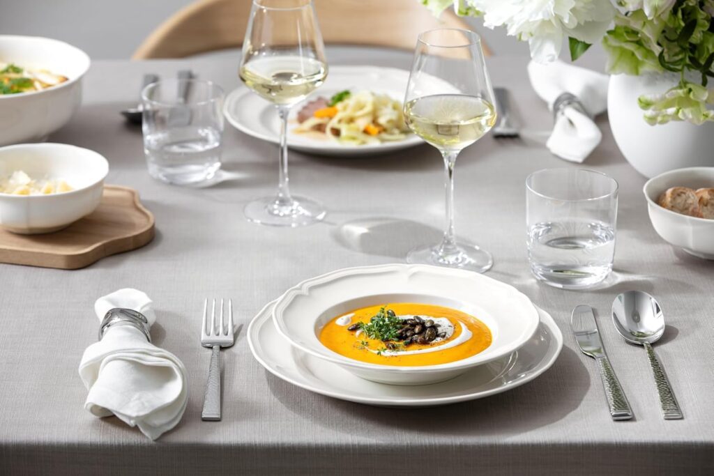 White Villeroy & Boch Dinner plates