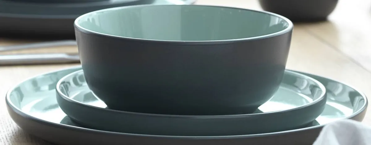 stoneware dinner set feature image